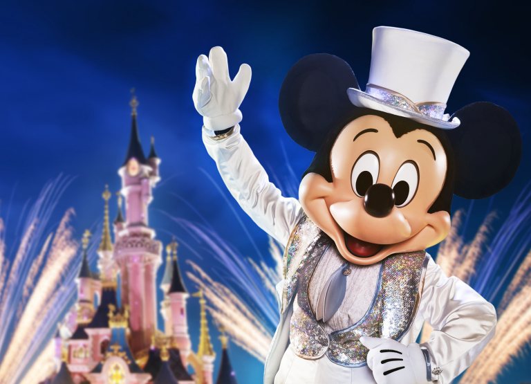 Enjoy the magic at Disneyland Paris! ©Disney