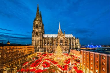 Christmas market in front of the cathedral of Cologne