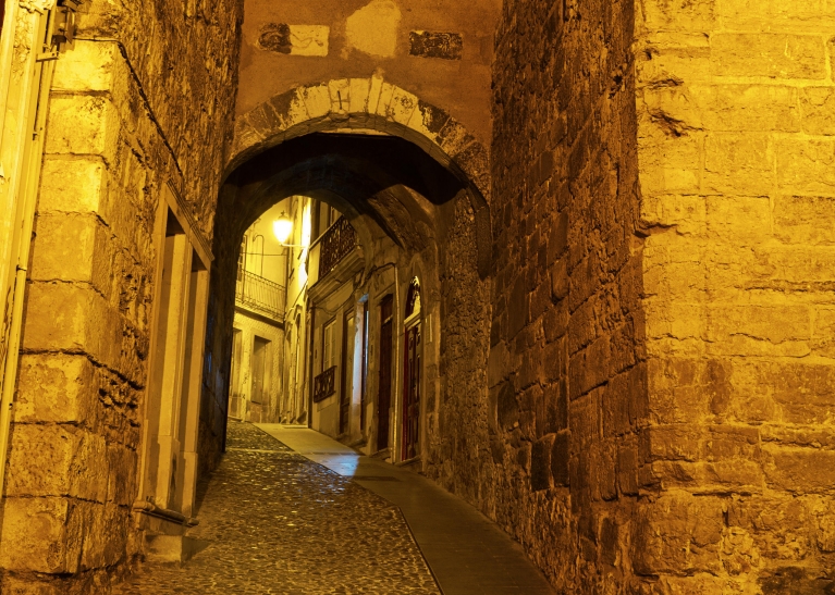 Arco de Almedina, upper town of Coimbra