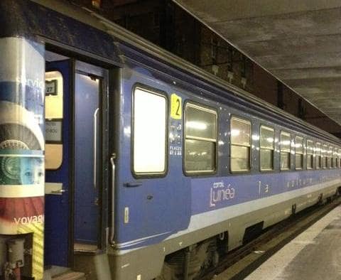 Intercités de Nuit in the station