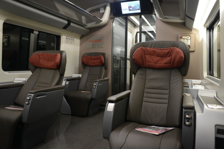 Interior of Le Frecce train 1st class