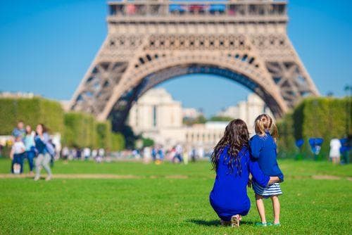 2 weeks in France for families | Mother and daughter outside the Eiffel Tower