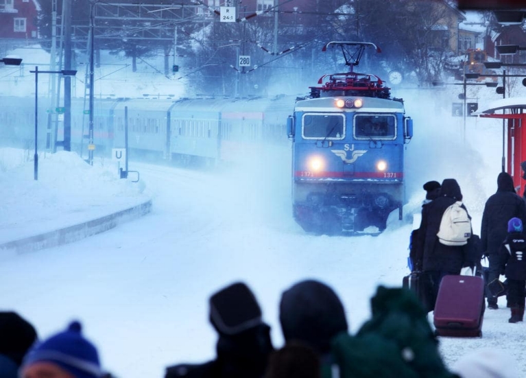 sj_night_train_in_winter