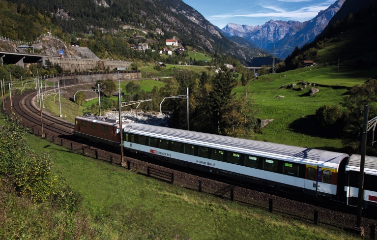 wilhelm_tell_express_train_switzerland