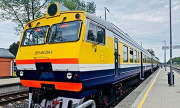 latvia-train-at-the-station